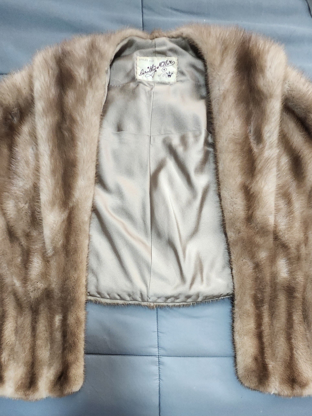 VINTAGE ESTATE FOX FUR STOLE - Picture 4 of 11